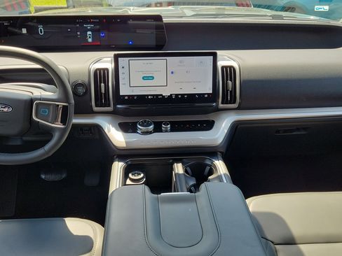 New 2026 Ford Expedition Active image 14