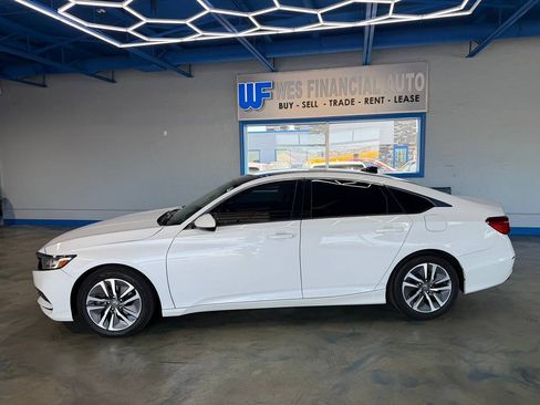 Used 2018 Honda Accord Hybrid image 11