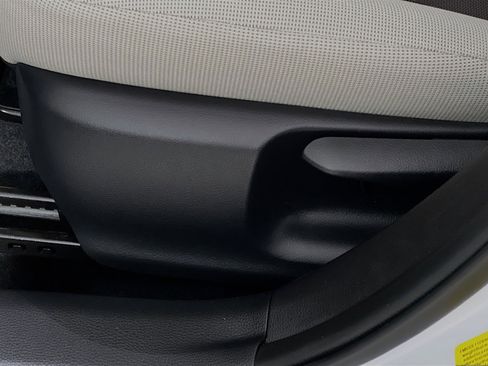 Used 2025 Toyota Corolla LE image 16