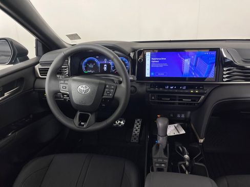 Used 2025 Toyota Camry XSE image 21