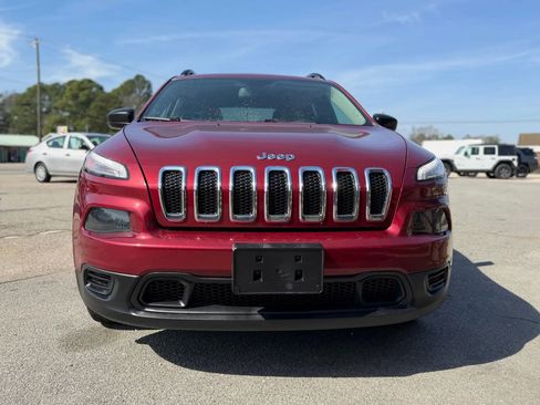 Used 2017 Jeep Cherokee Sport image 4