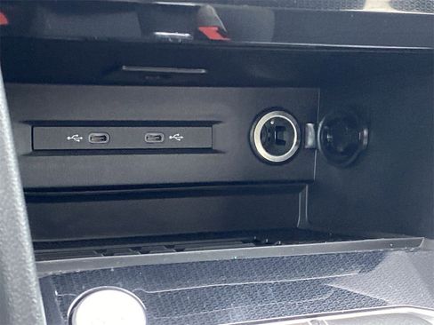 New 2026 Volkswagen Taos SE image 24