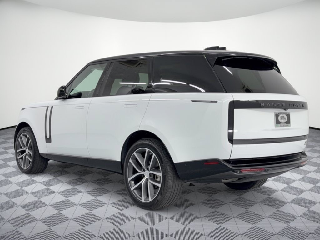 Used 2025 Land Rover Range Rover SE AWD/4WD image 3
