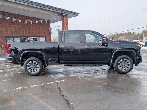 Used 2024 Chevrolet Silverado 2500 Custom w/ Custom Value Package image 11