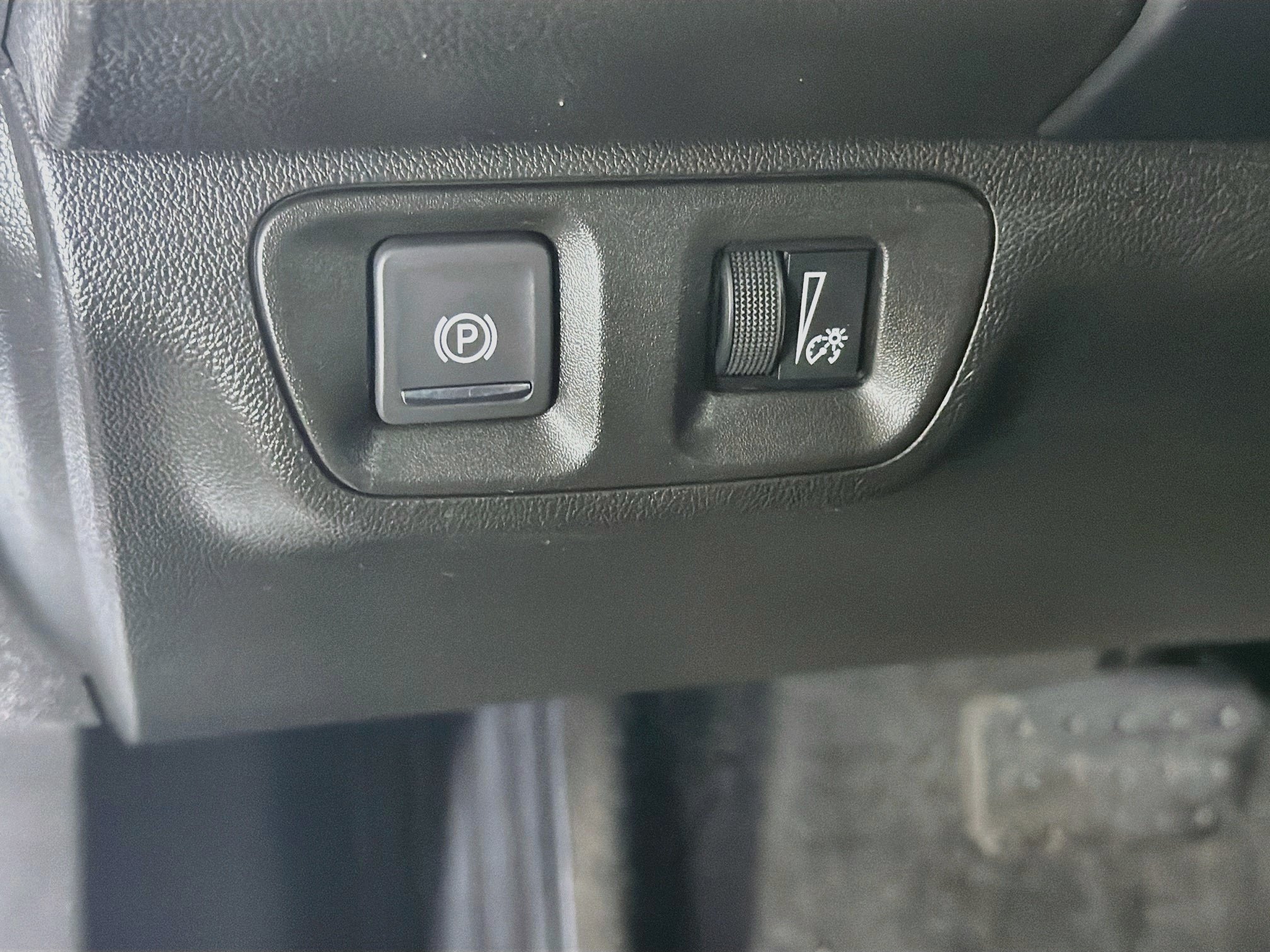 Used 2023 GMC Acadia SLT AWD/4WD image 16