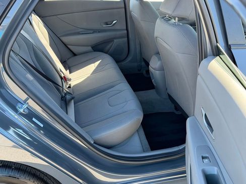 Used 2025 Hyundai Elantra SE FWD image 22