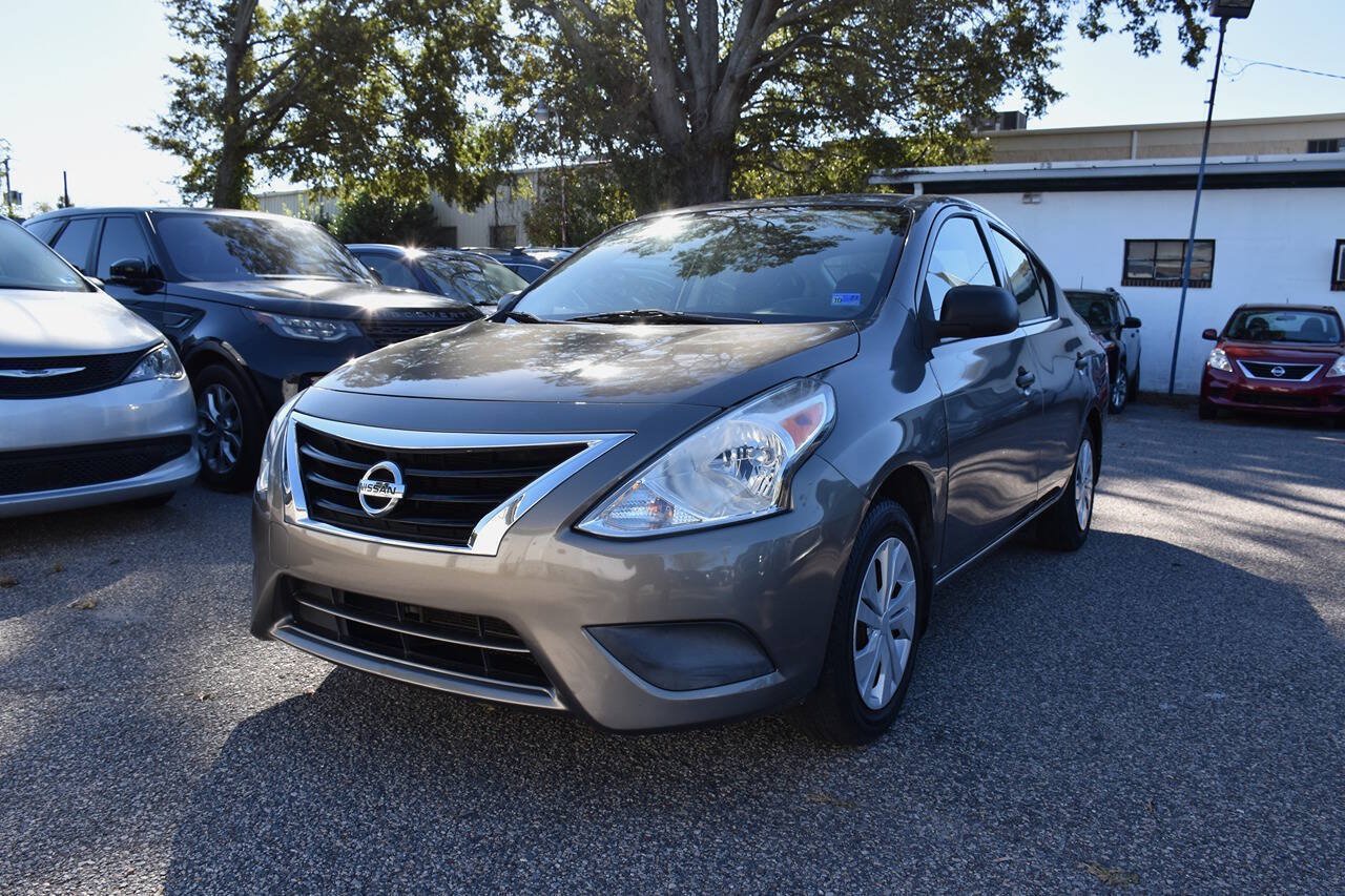 Used 2015 Nissan Versa S Plus FWD image 1