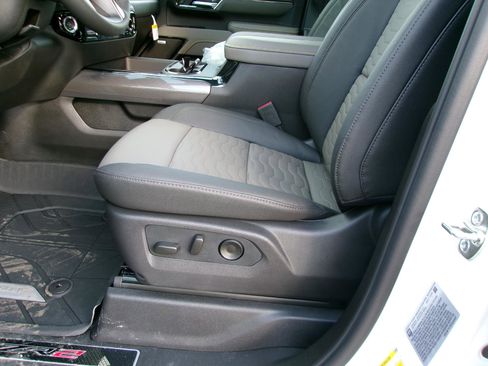 New 2026 Chevrolet Silverado 2500 ZR2 image 18