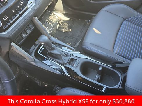 Used 2024 Toyota Corolla Cross XSE w/ Convenience Package image 33