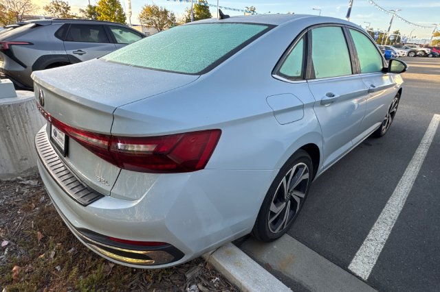 Used 2025 Volkswagen Jetta SEL FWD image 5