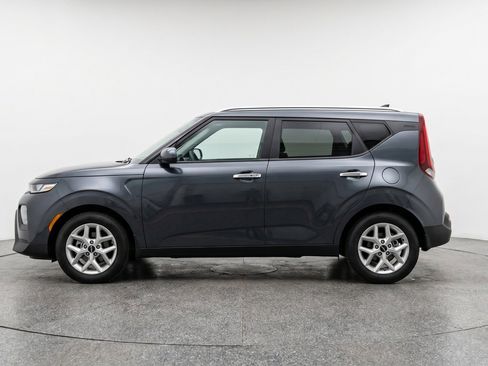 Used 2025 Kia Soul LX w/ LX Technology Package FWD image 5
