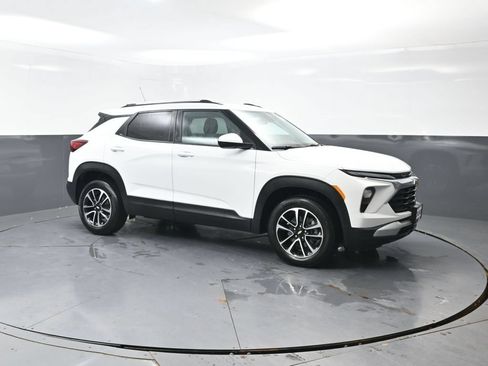 Used 2025 Chevrolet TrailBlazer LT AWD/4WD image 4