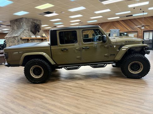 New 2025 Jeep Gladiator Willys image 8