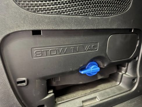 Used 2023 Chrysler Pacifica Limited w/ Uconnect Theater Family Group image 24