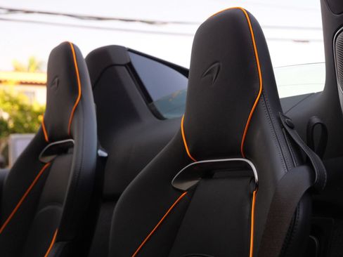 Used 2025 McLaren Artura Spider RWD image 17