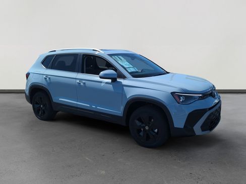 New 2026 Volkswagen Taos SE image 7