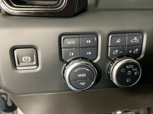 Used 2024 GMC Sierra 2500 AT4 w/ AT4 Preferred Package AWD/4WD image 28
