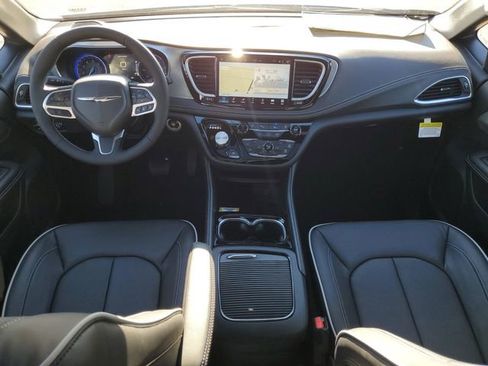 New 2026 Chrysler Pacifica Limited w/ Trailer Tow Group image 13