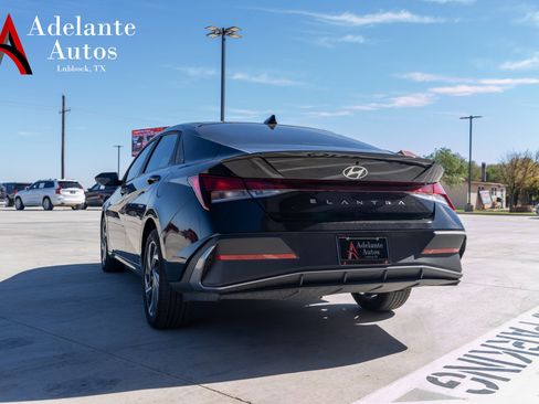 Used 2025 Hyundai Elantra Sport image 4