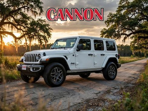 Used 2025 Jeep Wrangler Unlimited Sahara AWD/4WD image 2
