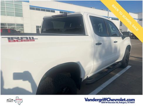 Used 2021 Chevrolet Silverado 1500 LT Trail Boss w/ LPO, Dark Essentials Package AWD/4WD image 11