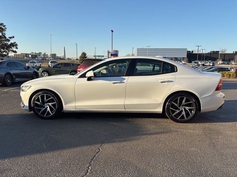 Used 2020 Volvo S60 T5 Momentum image 10