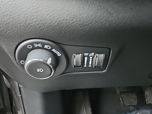 Used 2024 Jeep Compass Limited image 12