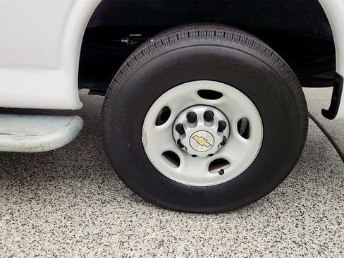 Used 2024 Chevrolet Express 2500 w/ Driver Convenience Package image 9