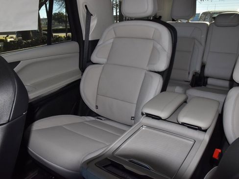 New 2025 Lincoln Navigator Reserve image 21