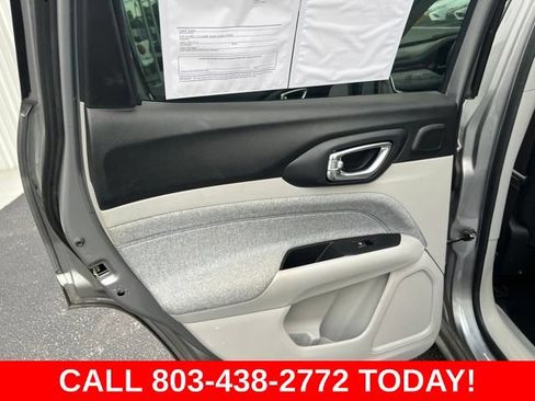 Used 2022 Jeep Compass Latitude w/ Sun and Sound Group FWD image 13