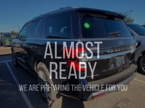 Certified 2022 Ford Expedition Platinum image 3