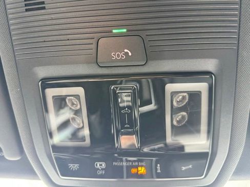 Used 2024 Volkswagen Golf R AWD/4WD image 36