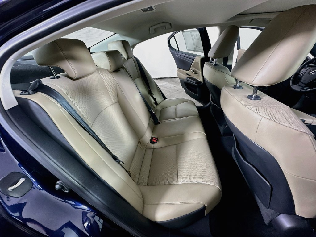 Used 2020 Lexus ES 350 w/ Premium Package FWD image 12