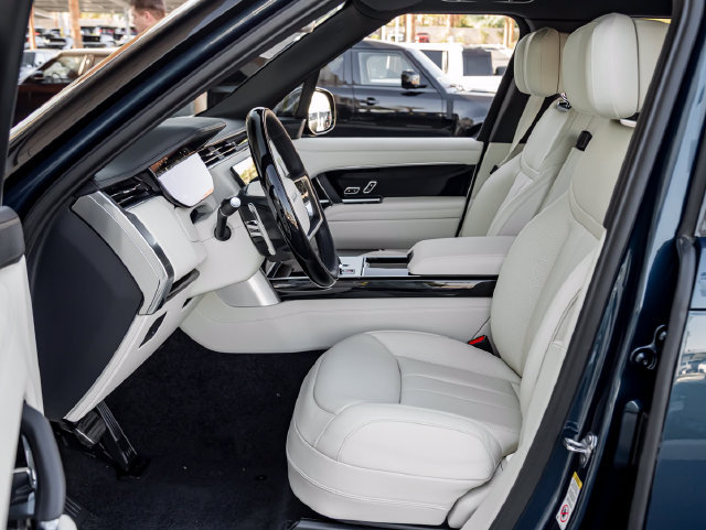 New 2026 Land Rover Range Rover Autobiography AWD/4WD image 14