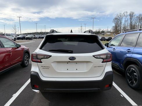 Used 2025 Subaru Outback Premium image 5