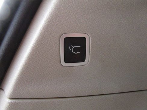 Used 2018 Chrysler Pacifica Touring Plus w/ Tire & Wheel Group image 9