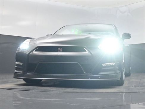 Used 2012 Nissan GT-R Premium image 54