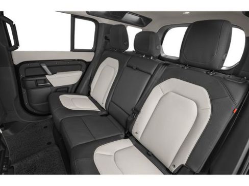 Used 2024 Land Rover Defender 110 X-Dynamic SE image 13