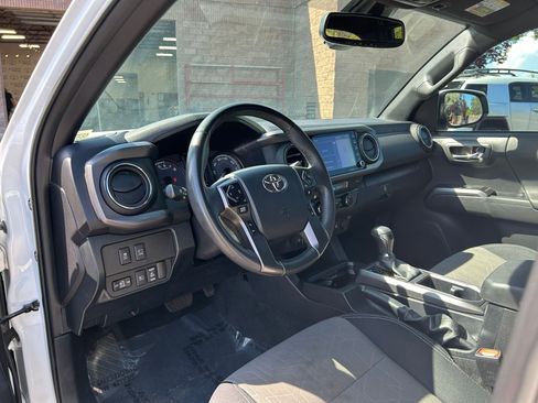 Certified 2023 Toyota Tacoma TRD Off-Road w/ Advanced Technology Package AWD/4WD image 11