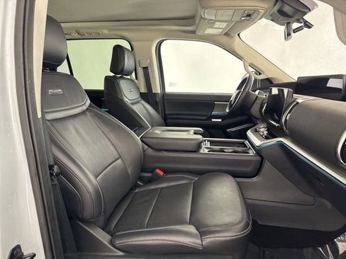 Used 2025 Ford Expedition Platinum AWD/4WD image 24