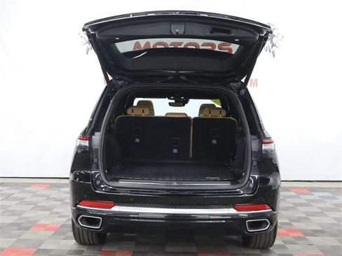 Used 2023 Jeep Grand Cherokee Summit AWD/4WD image 6