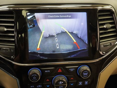 Certified 2020 Jeep Grand Cherokee Limited w/ Luxury Group II image 36