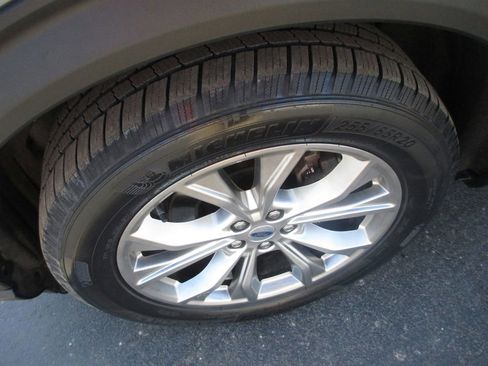 Used 2021 Ford Explorer Limited w/ Equipment Group 301A image 13