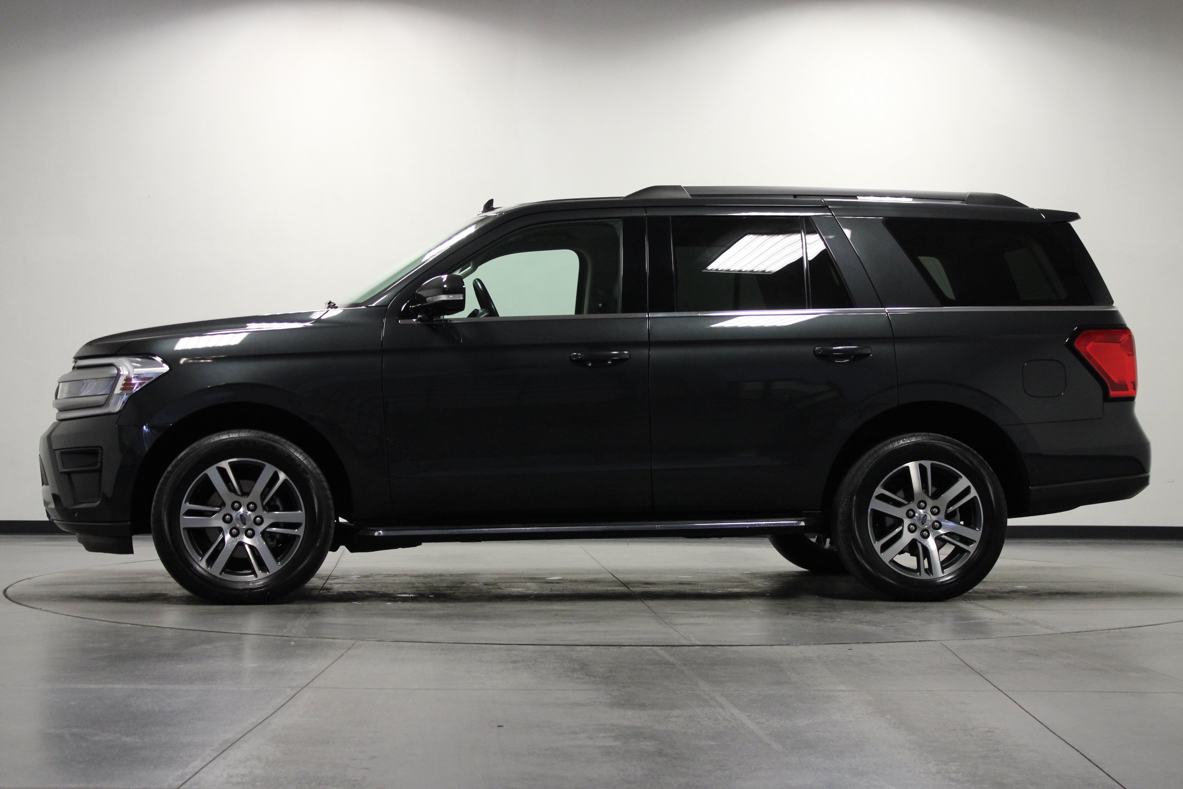 Used 2023 Ford Expedition XLT AWD/4WD image 7
