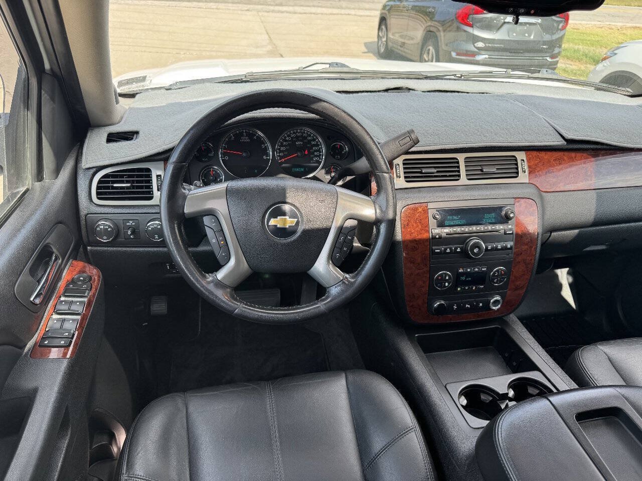 Used 2011 Chevrolet Suburban 2500 LT AWD/4WD image 14