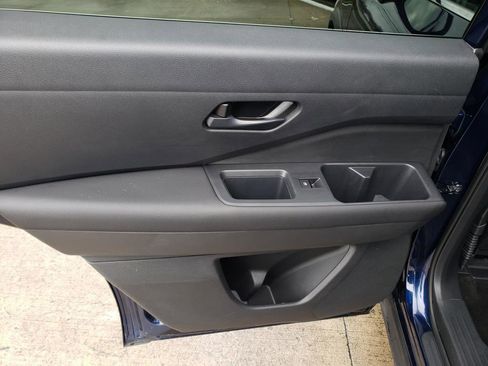 Certified 2025 Nissan Pathfinder SV image 22