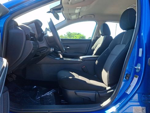 Used 2024 Nissan Sentra SV FWD image 13