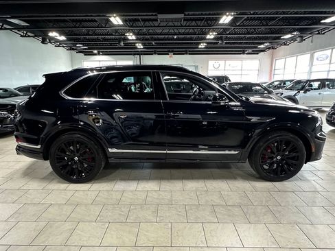 Used 2021 Bentley Bentayga image 23