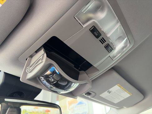 Used 2017 Toyota Highlander Plus image 32