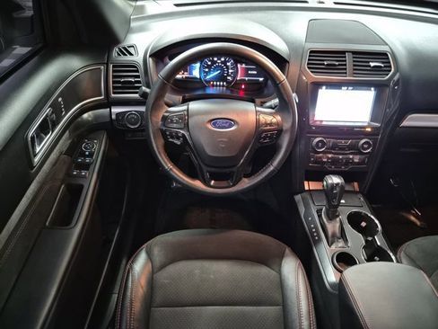 Used 2018 Ford Explorer XLT w/ Equipment Group 202A image 12